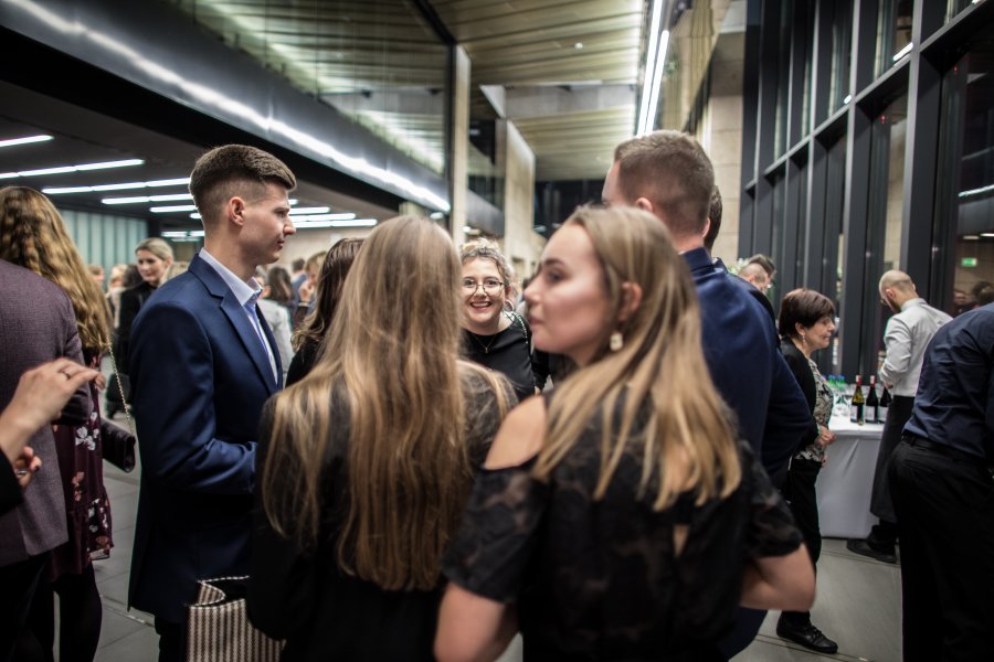 UEW gala_75_lat