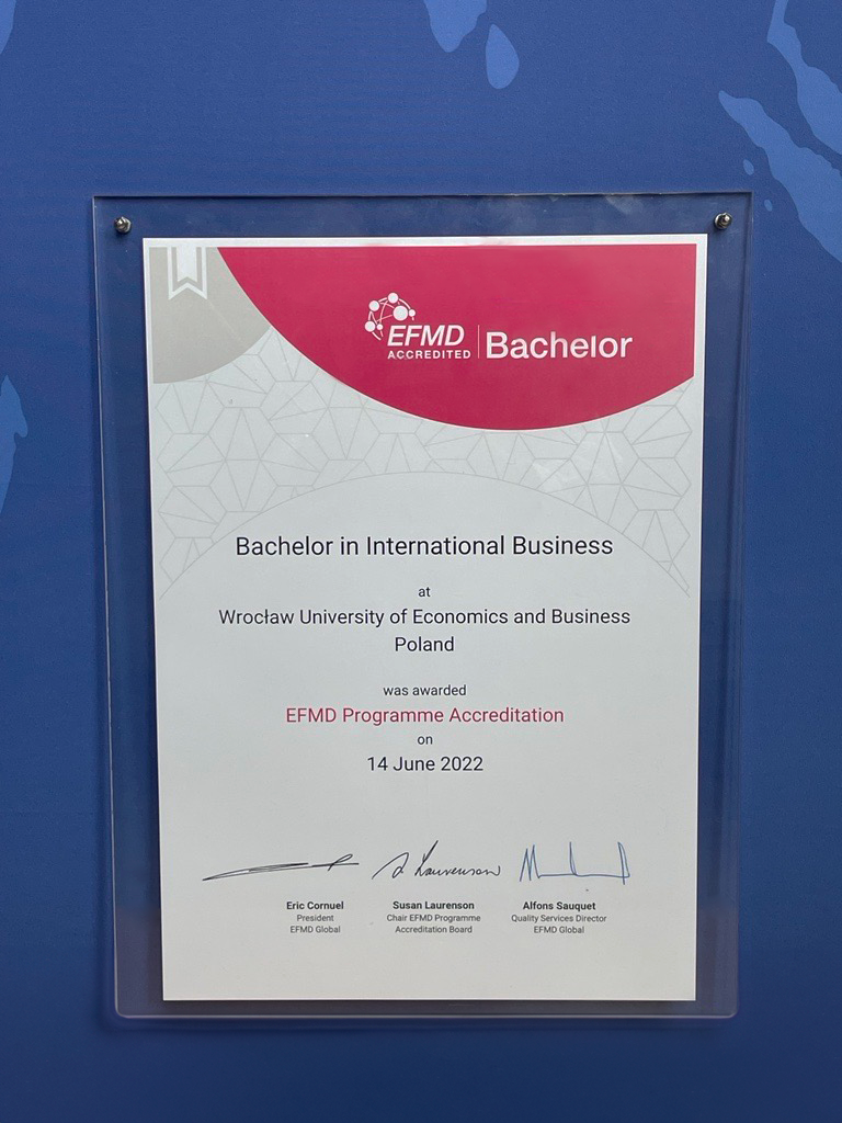 certyfikat akredytacji EFMD Global dla kierunku International Business UEW