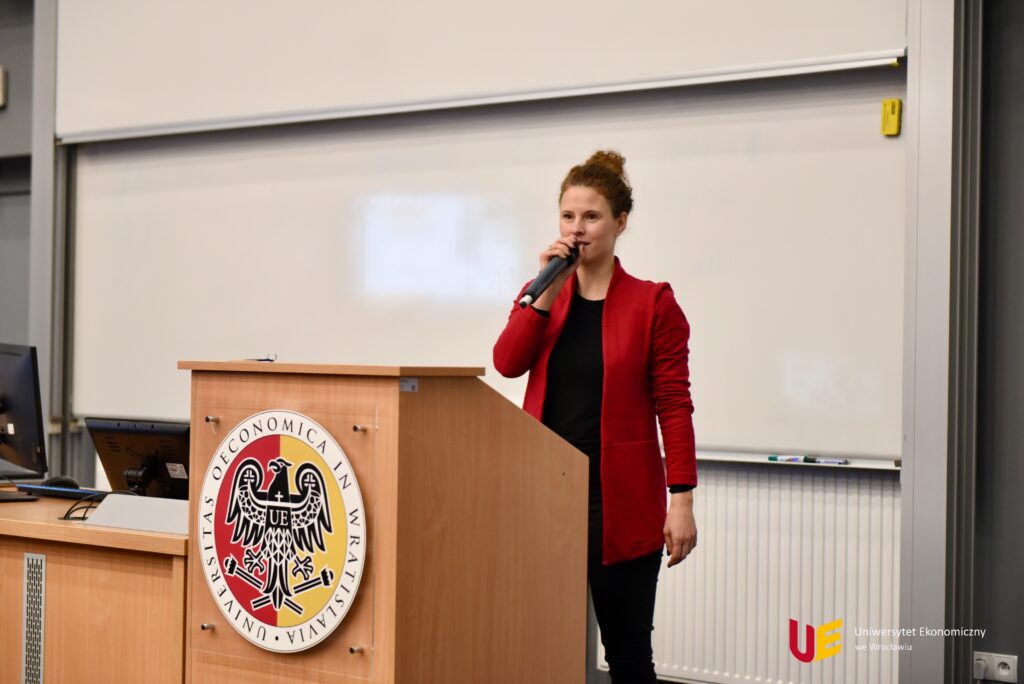Bez ocen. Wykłady UEW uczniom