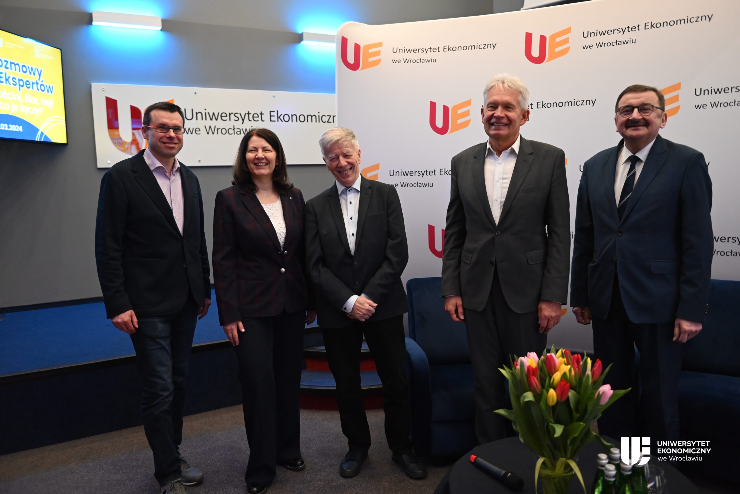 Rozmowy UEkspertów. Debaty Studenckie na UEW