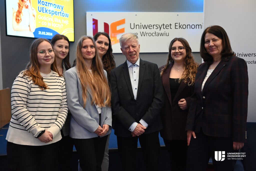 Rozmowy UEkspertów. Debaty Studenckie na UEW