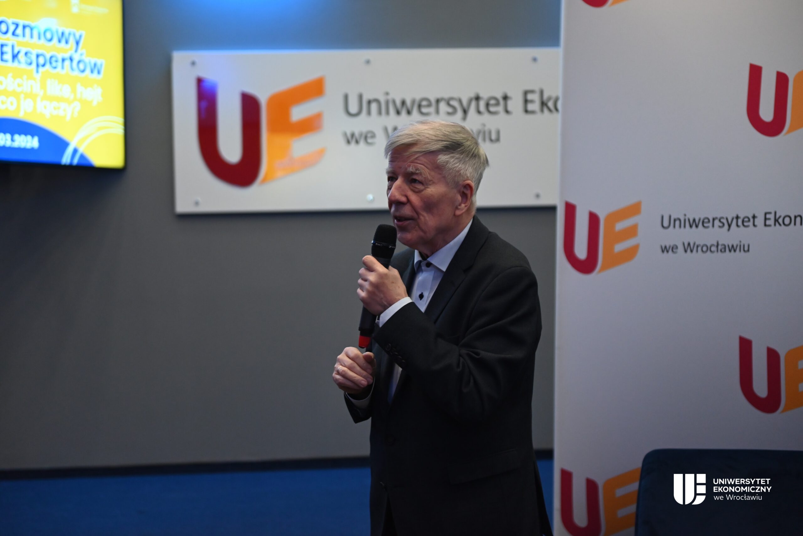 Rozmowy UEkspertów. Debaty Studenckie na UEW