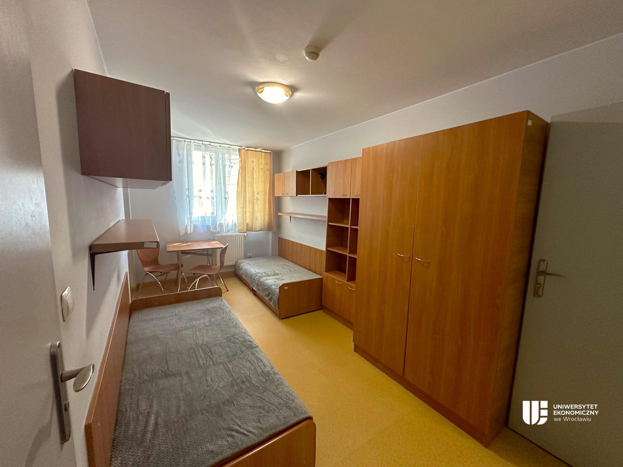 Pokój dwuosobowy w akademiku