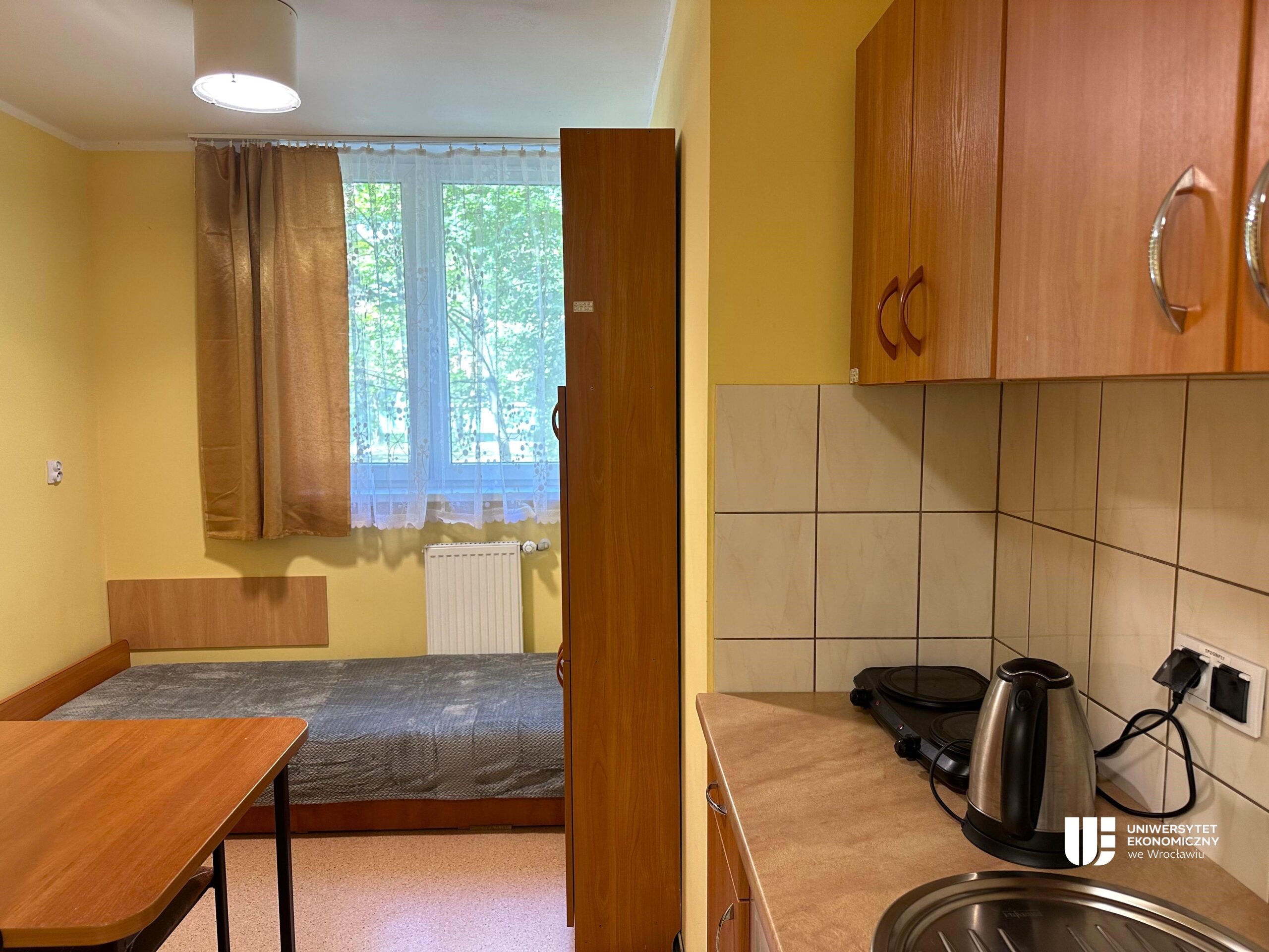 apartament jednoosobowy mały - widok aneksu kuchennego