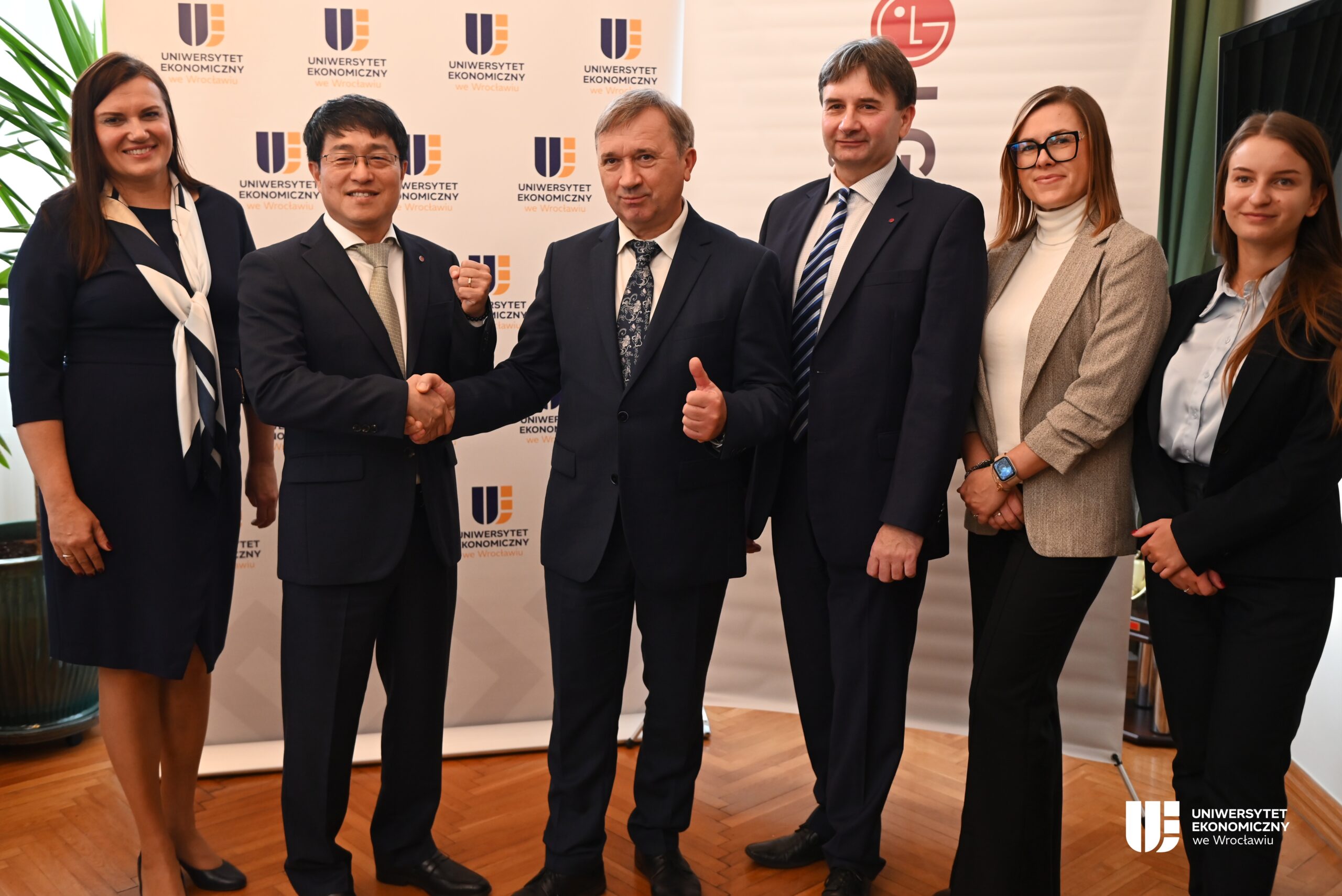 Umowa partnerska Uniwersytet Ekonomiczny we Wrocławiu i LG Energy Solution Wrocław