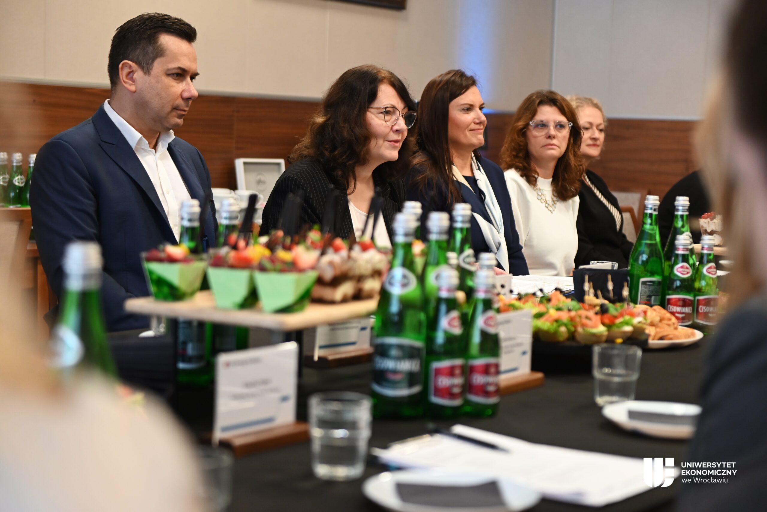 Umowa partnerska Uniwersytet Ekonomiczny we Wrocławiu i LG Energy Solution Wrocław
