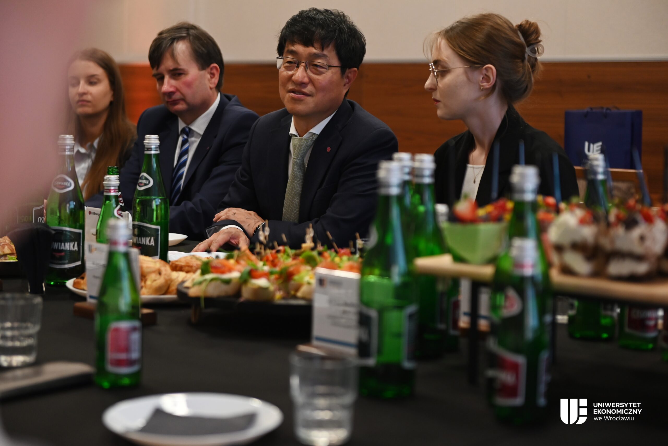 Umowa partnerska Uniwersytet Ekonomiczny we Wrocławiu i LG Energy Solution Wrocław 