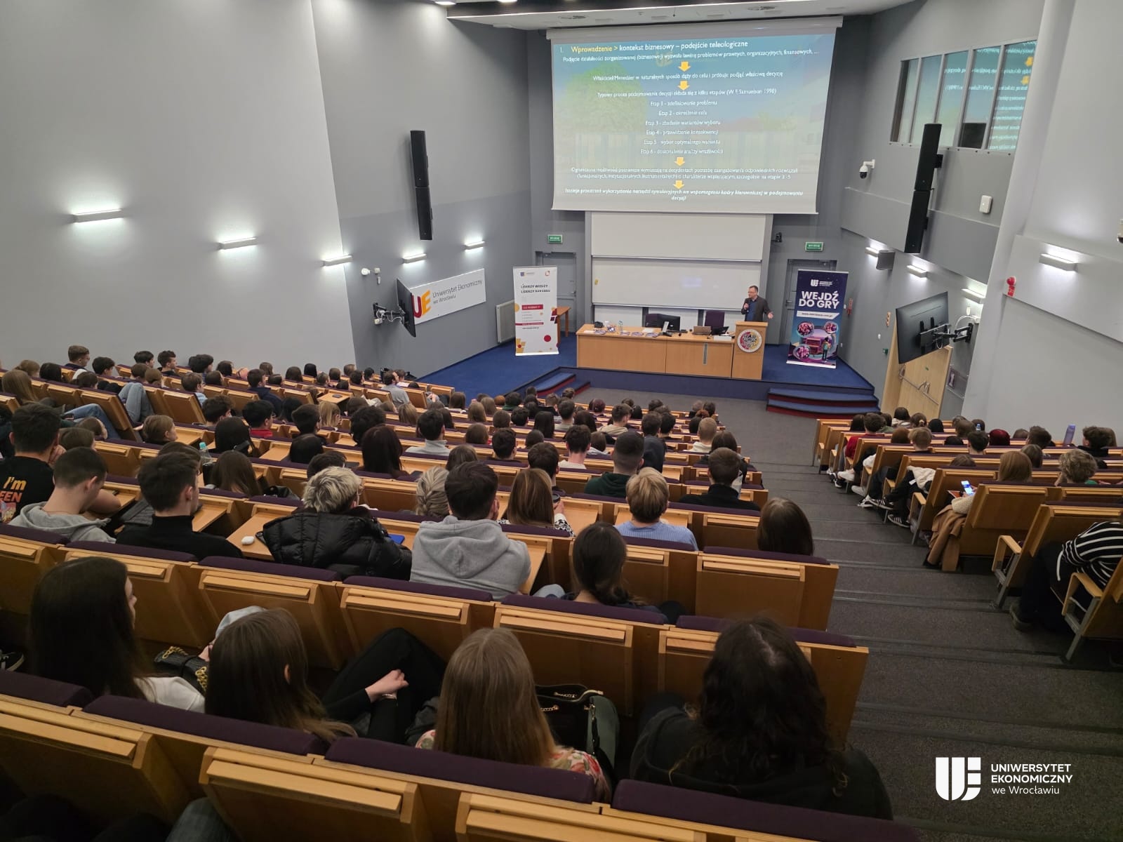 Bez ocen. Wykładowcy UEW uczniom