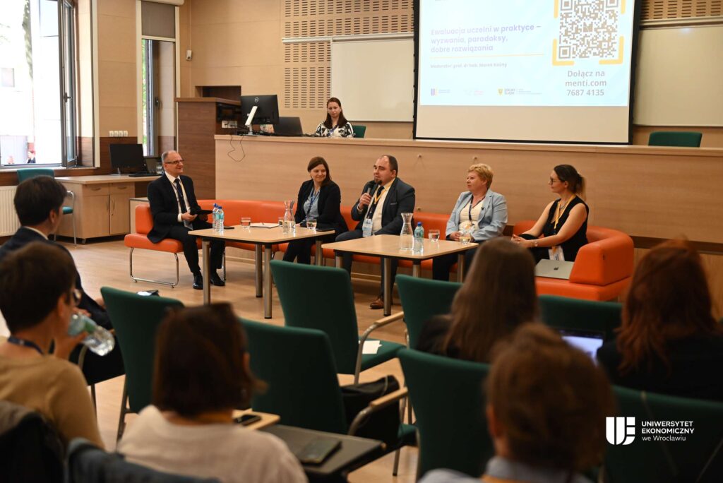 Kierunek: ewaluacja i finanse konferencja UEW