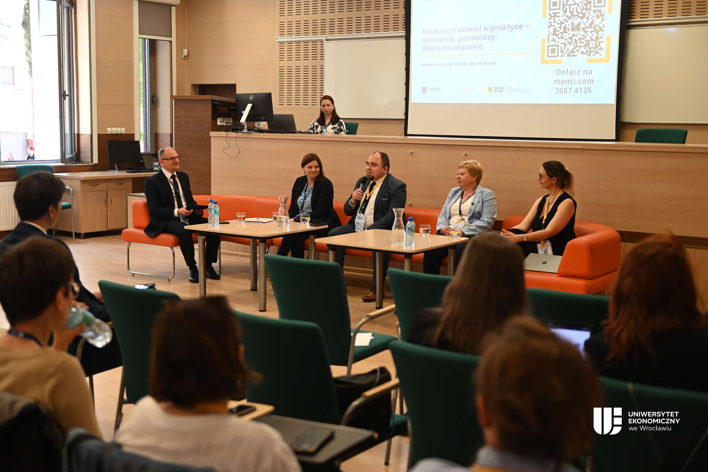 Kierunek: ewaluacja i finanse  konferencja UEW