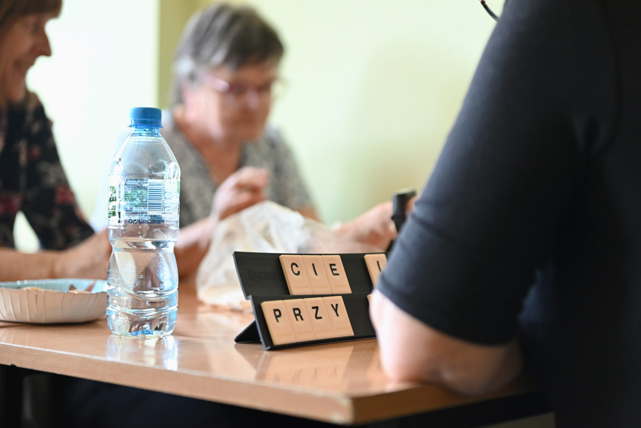 UTW UEW - słuchaczki grają w gry planszowe i karty 