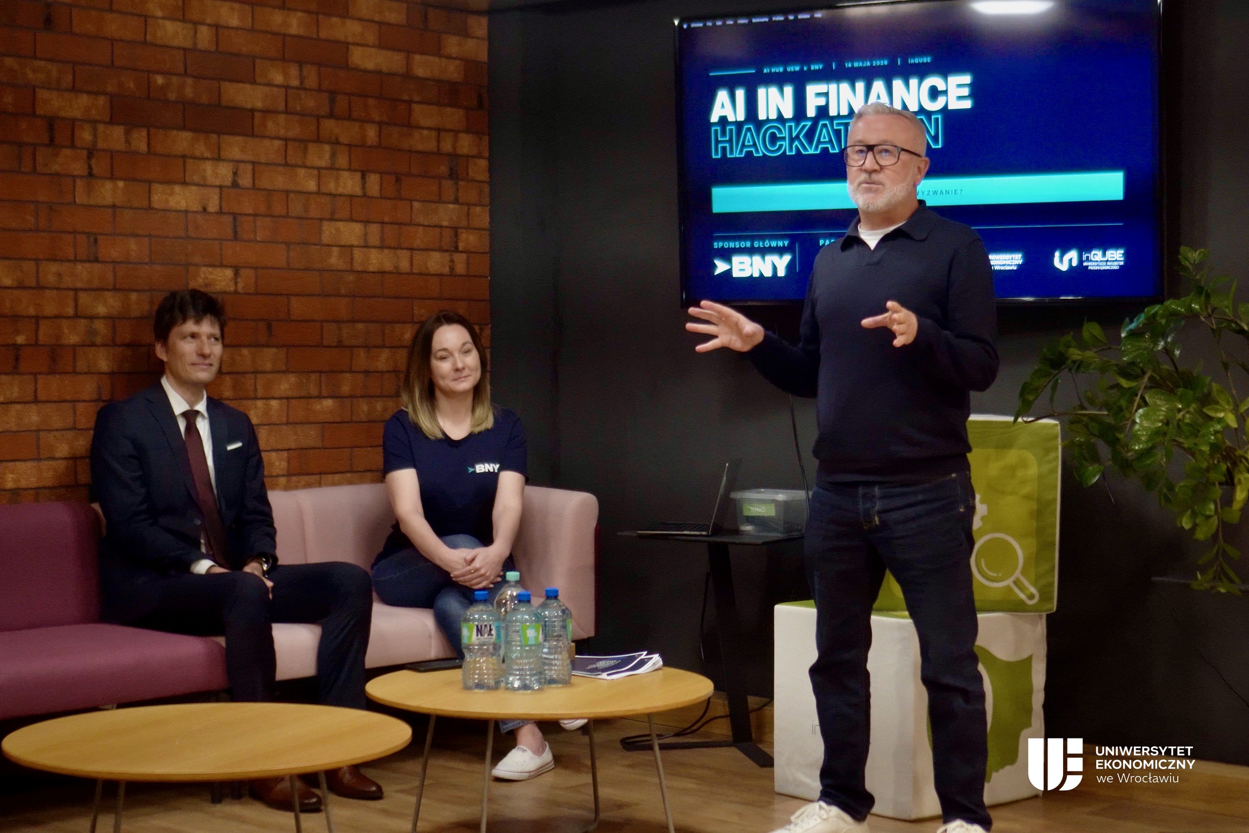 AI in Finance – hackathon UEW 2026