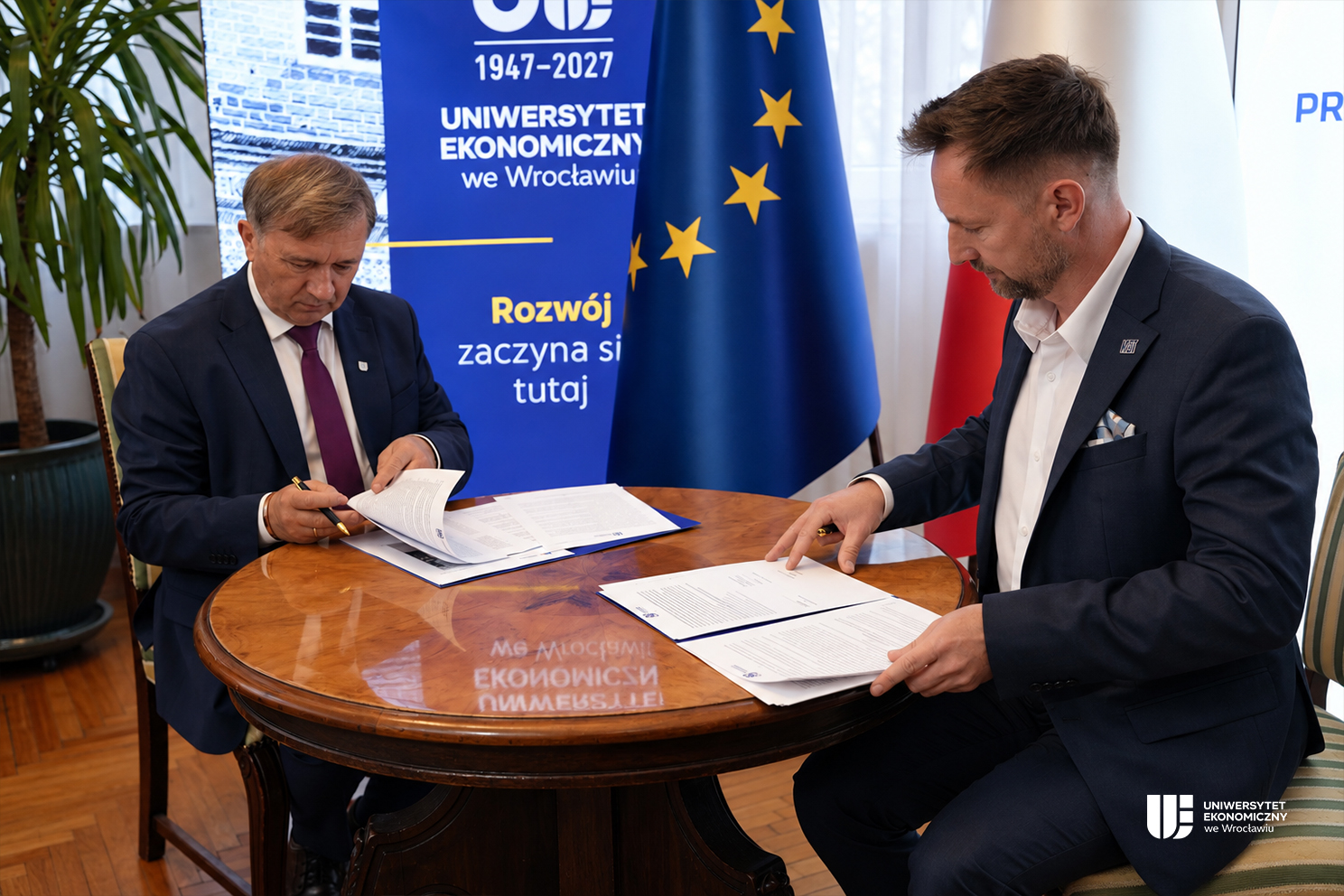 Budowa CSR UEW - umowa 2026